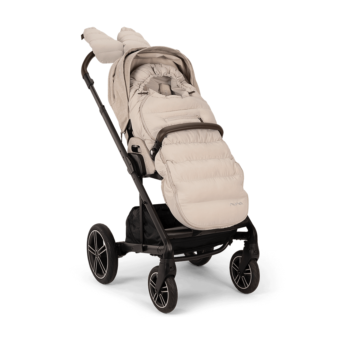 https://www.vanastenbabysuperstore.nl/media/catalog/product/0/1/0171120148_1_winterset_nuna_incl_wanten_en_opbergtas_biscotti.png