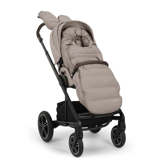 https://www.vanastenbabysuperstore.nl/media/catalog/product/0/1/0171120153_1_winterset_nuna_incl_wanten_en_opbergtas_chateau_1769615809.png