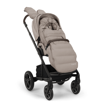 https://www.vanastenbabysuperstore.nl/media/catalog/product/0/1/0171120153_1_winterset_nuna_incl_wanten_en_opbergtas_chateau_1769615809.png
