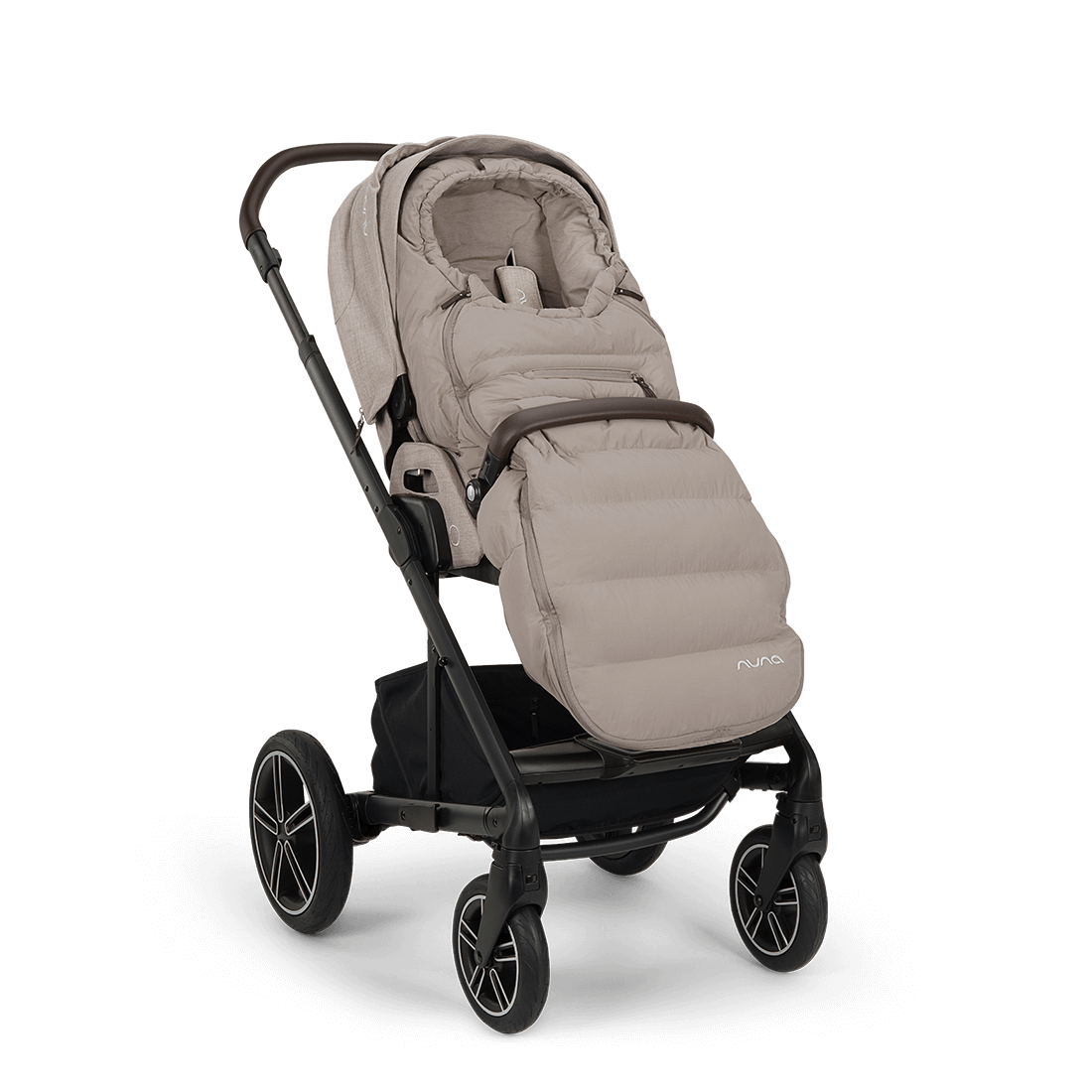 https://www.vanastenbabysuperstore.nl/media/catalog/product/0/1/0171120153_2_winterset_nuna_incl_wanten_en_opbergtas_chateau_1769615809.png