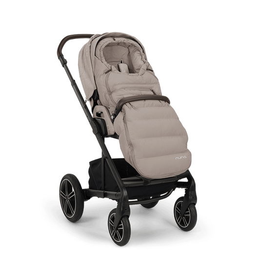 https://www.vanastenbabysuperstore.nl/media/catalog/product/0/1/0171120153_2_winterset_nuna_incl_wanten_en_opbergtas_chateau_1769615809.png