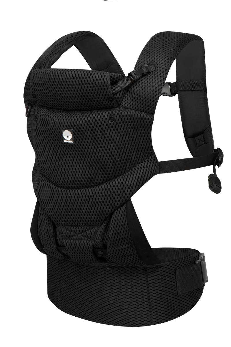 https://www.vanastenbabysuperstore.nl/media/catalog/product/0/2/0232130006_1_buikdrager_dooky_carrier_urban_black.png