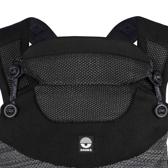 https://www.vanastenbabysuperstore.nl/media/catalog/product/0/2/0232130010_2_buikdrager_dooky_carrier_terra_nova_black.jpeg