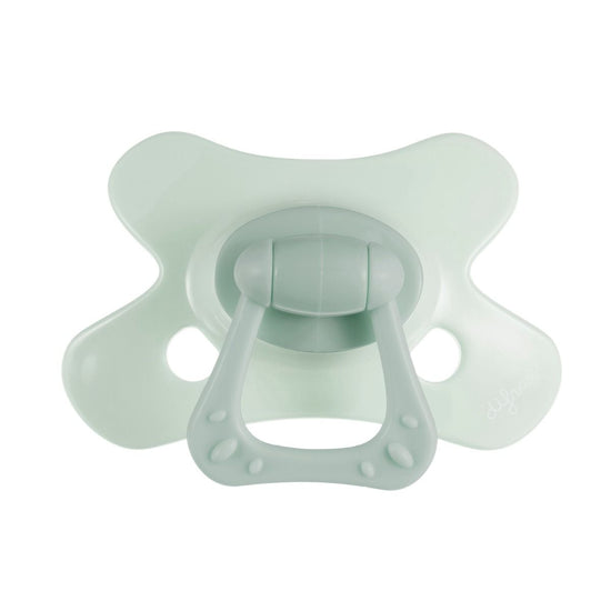 https://www.vanastenbabysuperstore.nl/media/catalog/product/0/2/0232800284_1_fopspeen_difrax_natural_edelsteen_6_mnd_green_jade.jpg