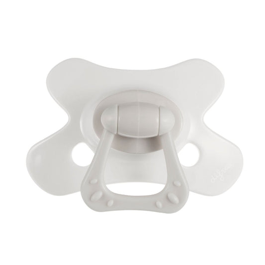 https://www.vanastenbabysuperstore.nl/media/catalog/product/0/2/0232800285_1_fopspeen_difrax_natural_edelsteen_6_mnd_grey_agate.jpg