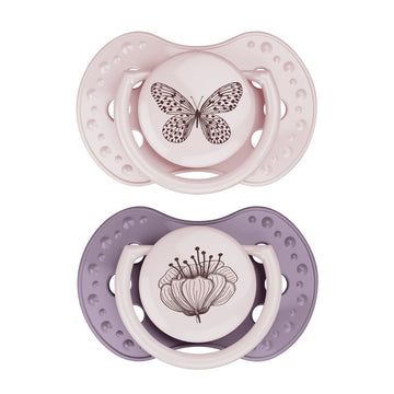 https://www.vanastenbabysuperstore.nl/media/catalog/product/0/2/0232800309_1_fopspeen_difrax_dynamic_618_mnd_botanic_pinkpurple.jpg
