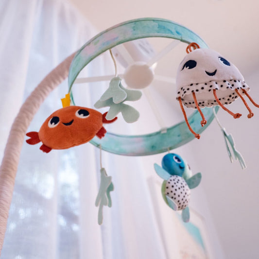 https://www.vanastenbabysuperstore.nl/media/catalog/product/0/3/0312480001_2_Muziekmobiel_Tiny_Love_Treasure_The_Ocean.jpg