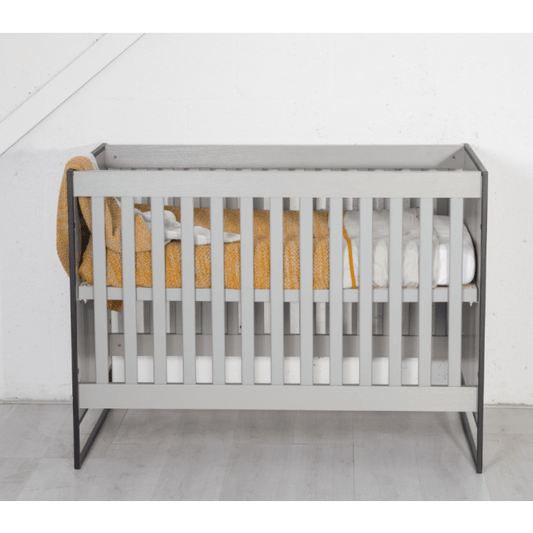 https://www.vanastenbabysuperstore.nl/media/catalog/product/0/4/0420010345_1_ledikant_dayley_grijs.png