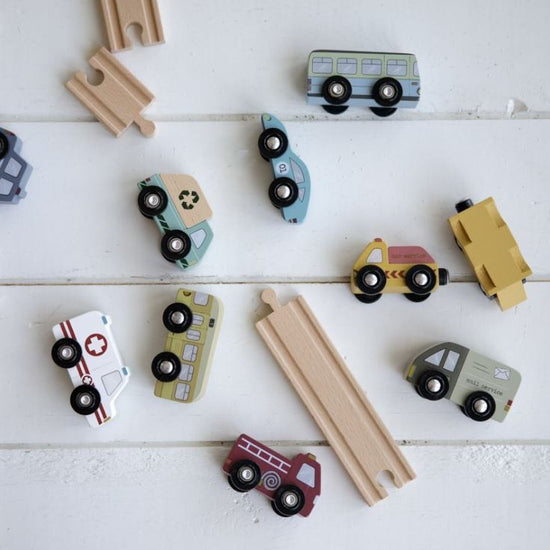 https://www.vanastenbabysuperstore.nl/media/catalog/product/0/5/0592403366_2_houten_voertuigenset_little_dutch.jpg