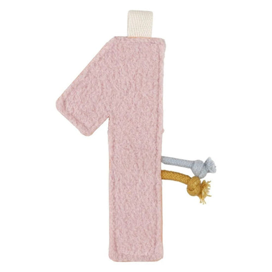 https://www.vanastenbabysuperstore.nl/media/catalog/product/0/5/0592403795_1_vlaggenlijn_hanger_little_dutch_cijfer_1.jpg