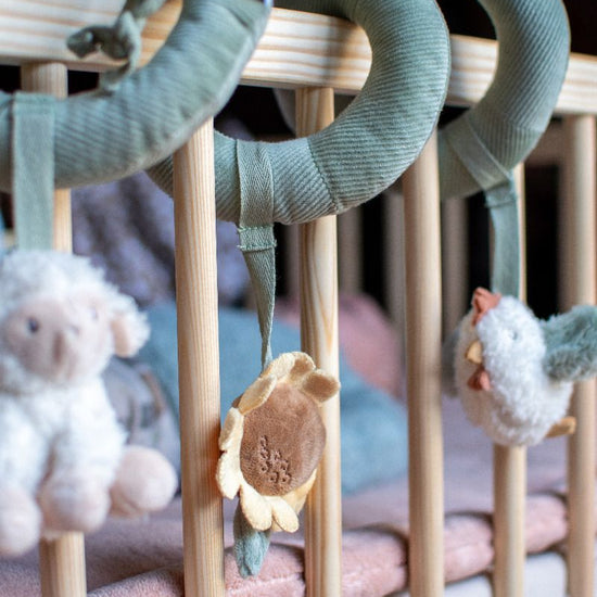 https://www.vanastenbabysuperstore.nl/media/catalog/product/0/5/0592403942_2_activiteitenspiraal_little_dutch_little_farm.jpeg