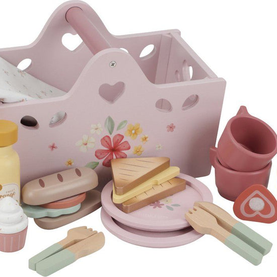https://www.vanastenbabysuperstore.nl/media/catalog/product/0/5/0592403981_1_houten_picknick_set_little_dutch_fsc.jpg