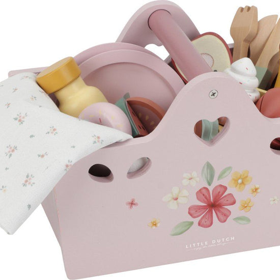 https://www.vanastenbabysuperstore.nl/media/catalog/product/0/5/0592403981_2_houten_picknick_set_little_dutch_fsc.jpg