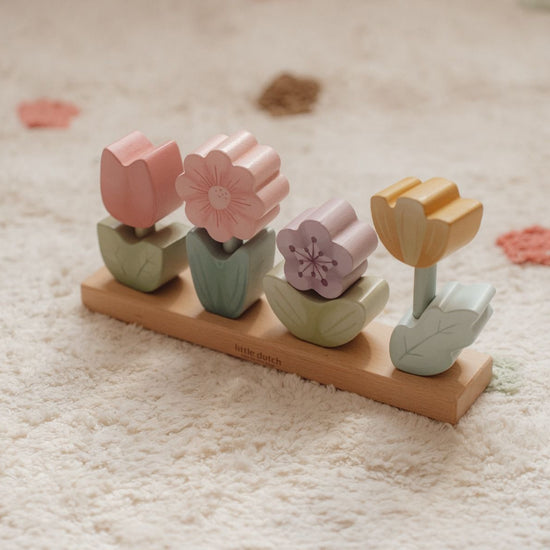 https://www.vanastenbabysuperstore.nl/media/catalog/product/0/5/0592404008_2_stapelaar_little_dutch_bloemen_fairy_garden.jpg