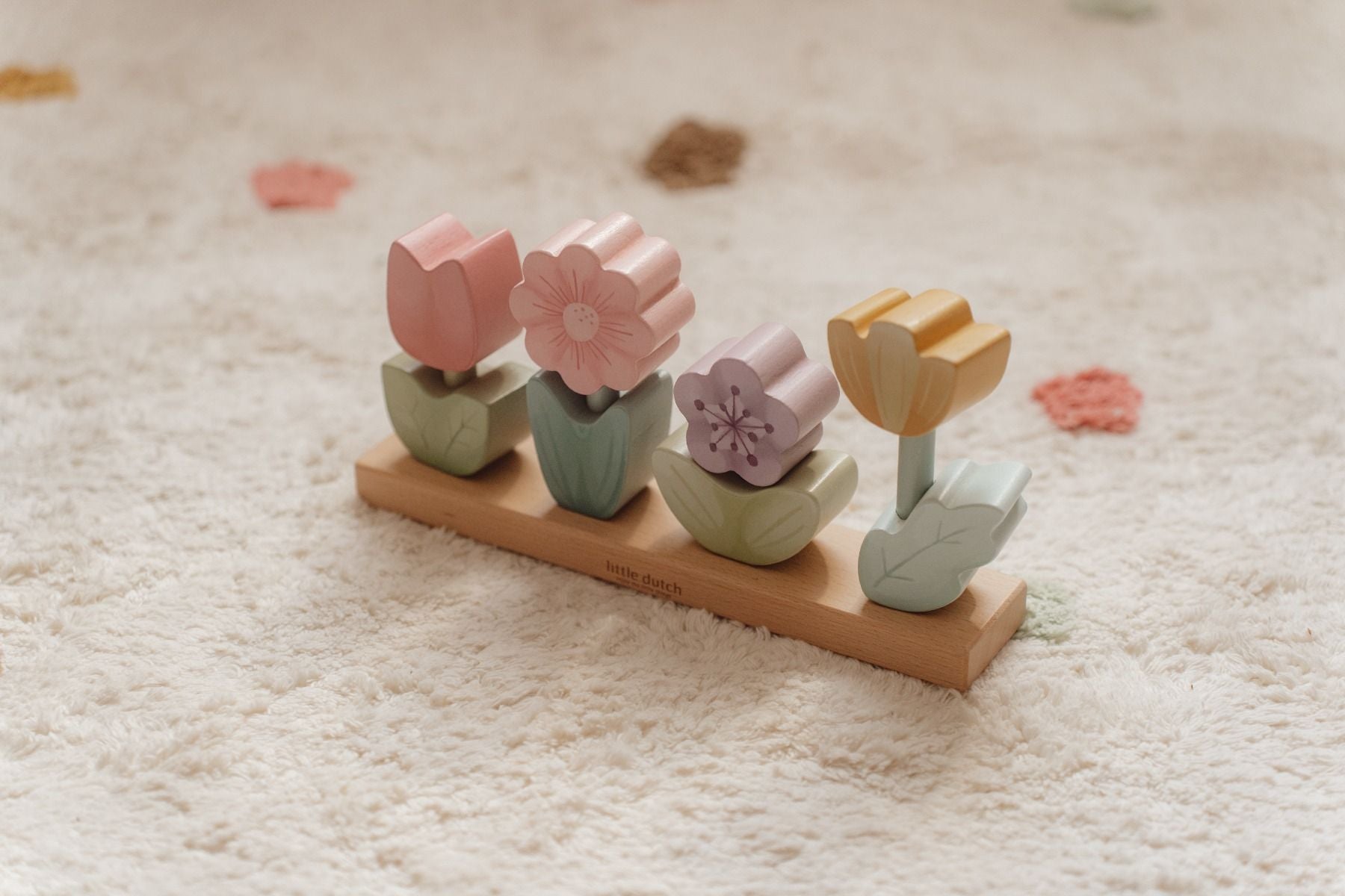 https://www.vanastenbabysuperstore.nl/media/catalog/product/0/5/0592404008_2_stapelaar_little_dutch_bloemen_fairy_garden.jpg