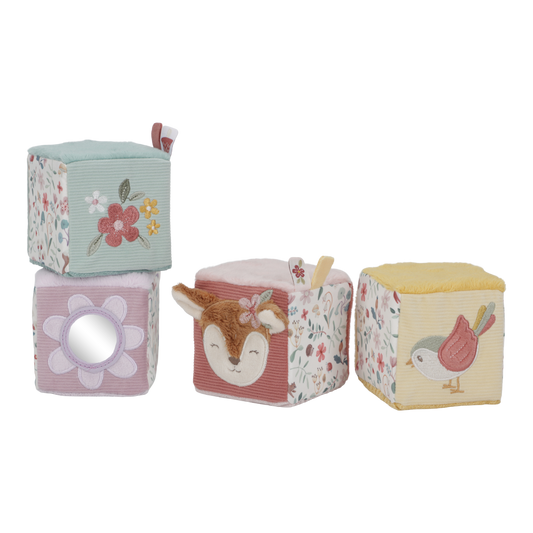 https://www.vanastenbabysuperstore.nl/media/catalog/product/0/5/0592404070_1_blokkenset_little_dutch_zacht_fairy_garden.png