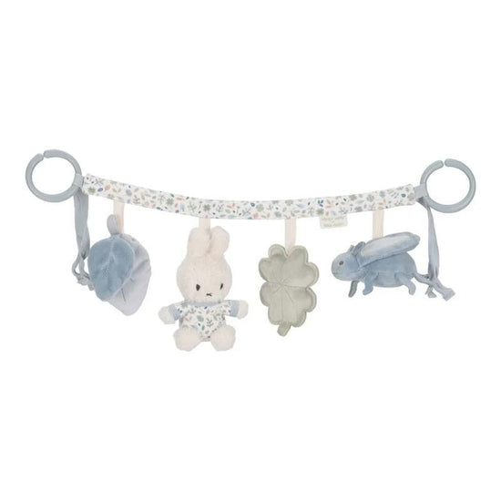 https://www.vanastenbabysuperstore.nl/media/catalog/product/0/5/0592404132_1_wagenspanner_nijntje_lucky_leaves.jpg