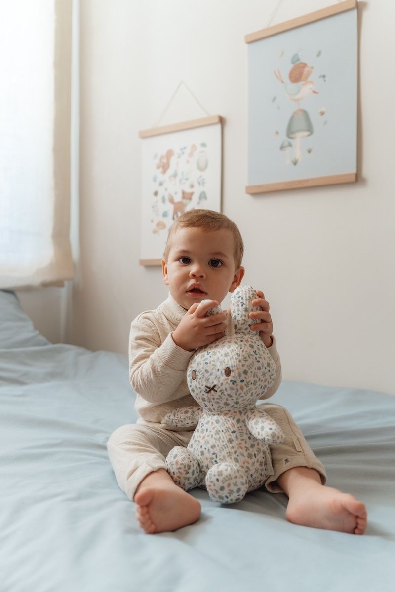 https://www.vanastenbabysuperstore.nl/media/catalog/product/0/5/0592420009_2_knuffel_nijntje_lucky_leaves_all_over_30cm.jpg