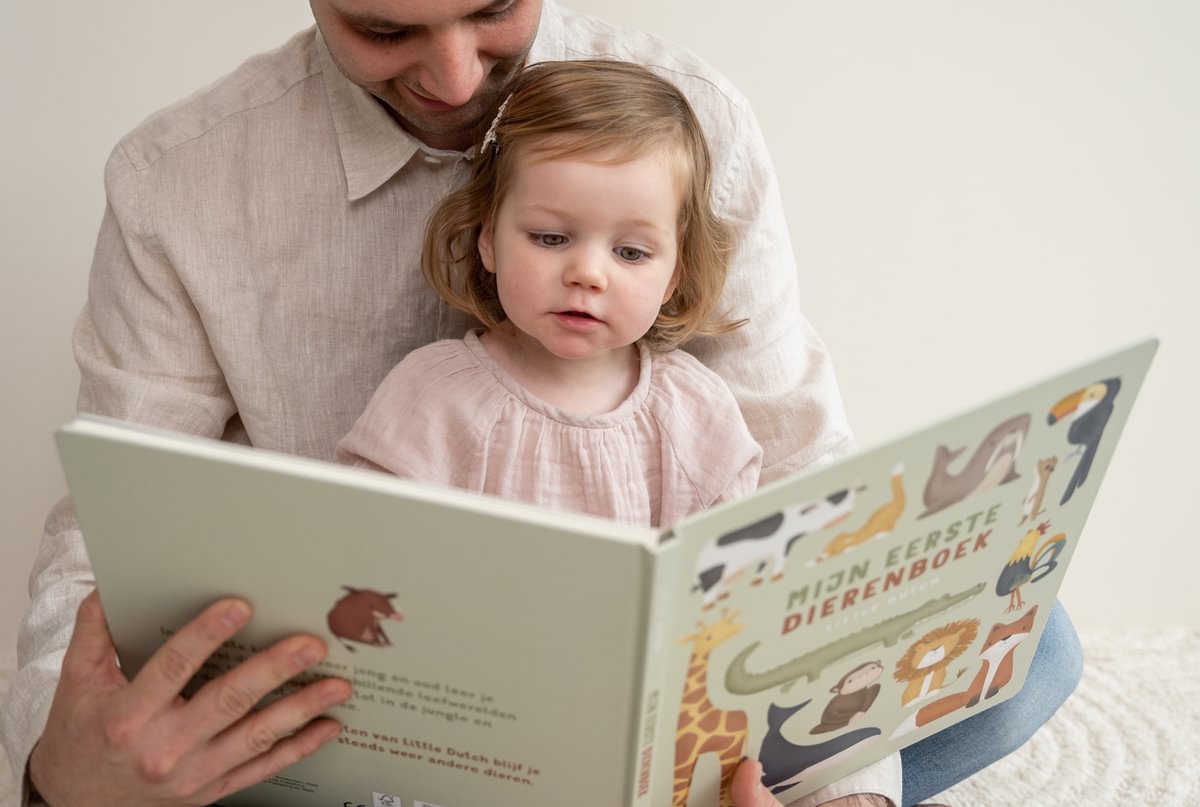 https://www.vanastenbabysuperstore.nl/media/catalog/product/0/5/0592900057_2_kijkboek_little_dutch_mijn_eerste_dierenboek.jpg