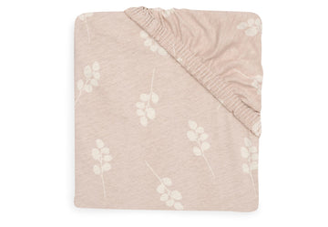 https://www.vanastenbabysuperstore.nl/media/catalog/product/0/6/0611800244_1_hoeslaken_ledikant_jollein_60x120_jersey_twig_wild_rose.jpg