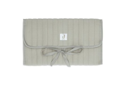 https://www.vanastenbabysuperstore.nl/media/catalog/product/0/6/0611880004_1_Verschoningsmatje_Jollein_Hydrofiel_Olive_Green.jpg
