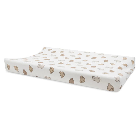 https://www.vanastenbabysuperstore.nl/media/catalog/product/0/6/0611880009_1_Aankleedkussenhoes_Jollein_Jersey_Nijntje_And_Friends_1.jpeg