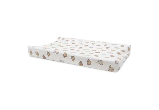 https://www.vanastenbabysuperstore.nl/media/catalog/product/0/6/0611880009_1_Aankleedkussenhoes_Jollein_Jersey_Nijntje_And_Friends_1.jpeg