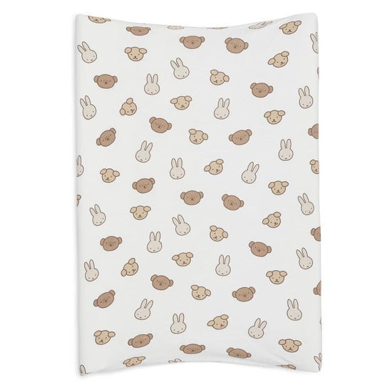 https://www.vanastenbabysuperstore.nl/media/catalog/product/0/6/0611880009_2_aankleedkussenhoes_jollein_jersey_nijntje_and_friends.jpeg