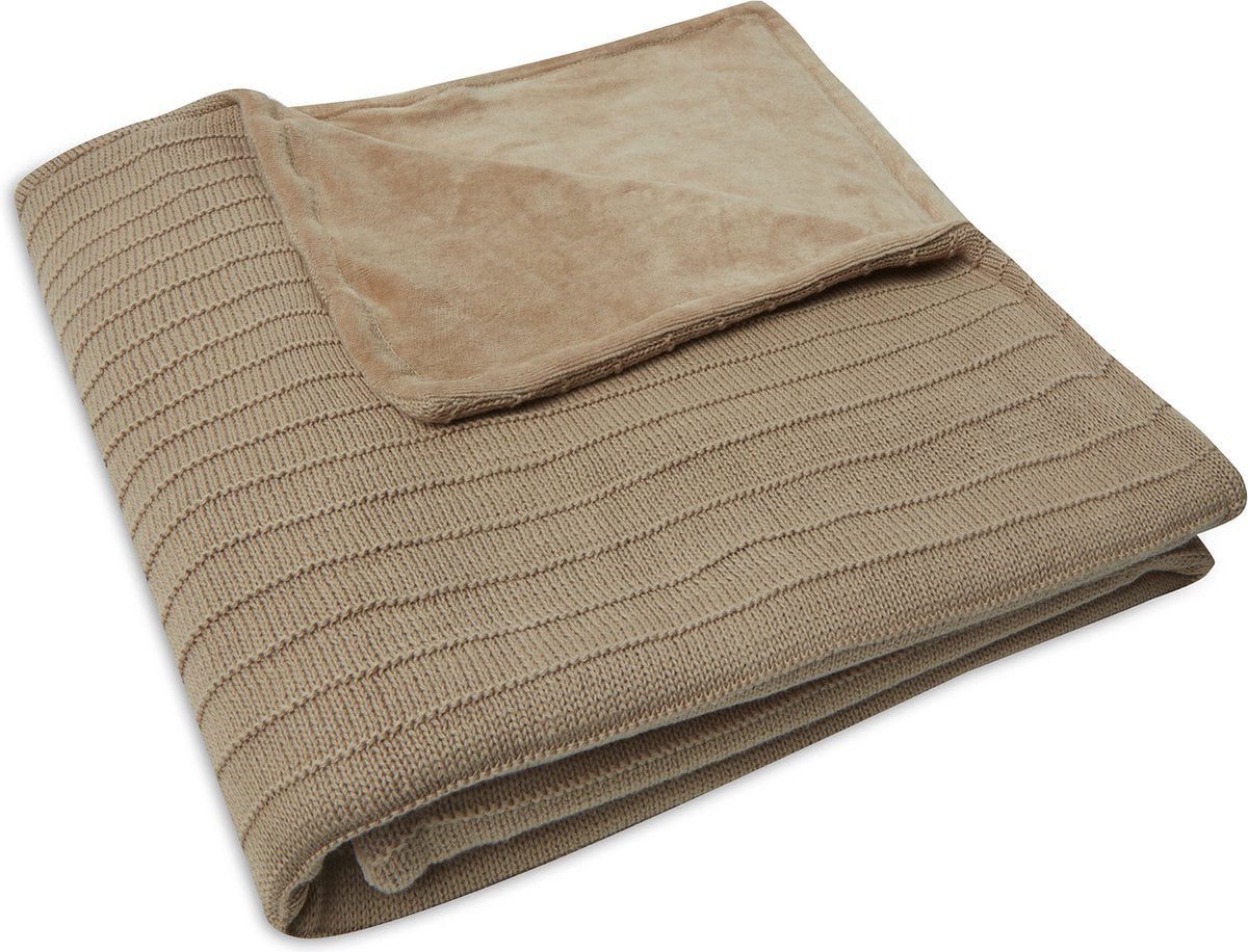 https://www.vanastenbabysuperstore.nl/media/catalog/product/0/6/0611901323_1_deken_ledikant_jollein_velvet_pure_knit_100x150_biscuit.jpg