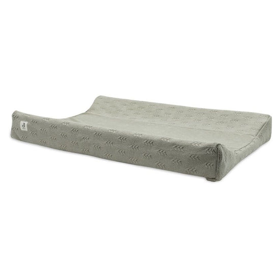 https://www.vanastenbabysuperstore.nl/media/catalog/product/0/6/0611901377_1_aankleedkussenhoes_jollein_grain_knit_olive_green.jpg