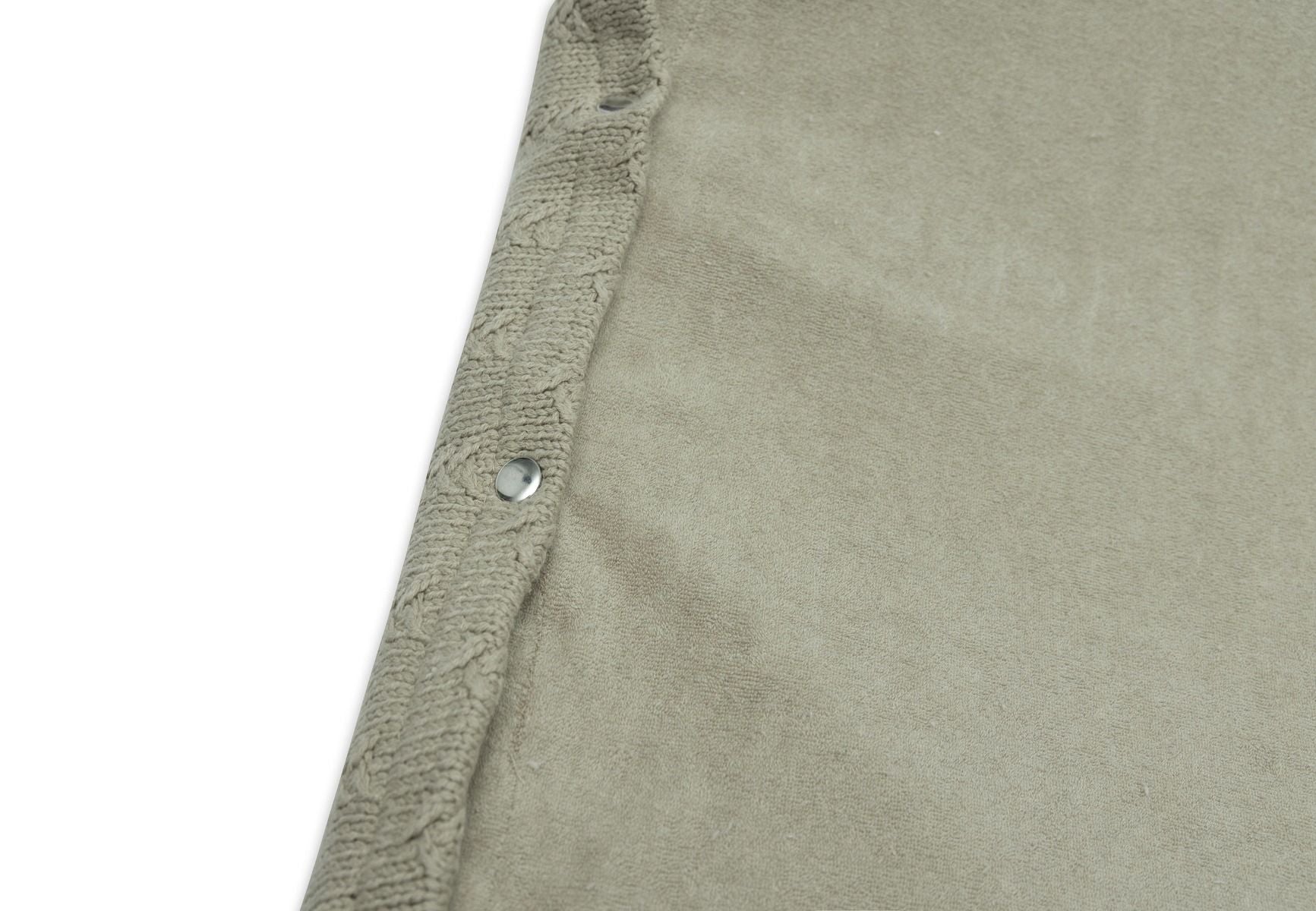 https://www.vanastenbabysuperstore.nl/media/catalog/product/0/6/0611901377_2_aankleedkussenhoes_jollein_grain_knit_olive_green.jpg