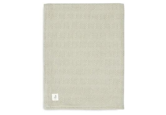 https://www.vanastenbabysuperstore.nl/media/catalog/product/0/6/0611901399_1_deken_ledikant_jollein_100x150_grain_knit_olive_greenvelvet.jpg
