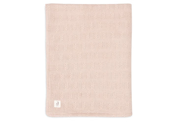 https://www.vanastenbabysuperstore.nl/media/catalog/product/0/6/0611901401_1_deken_ledikant_jollein_100x150_grain_knit_wild_rosevelvet.jpg