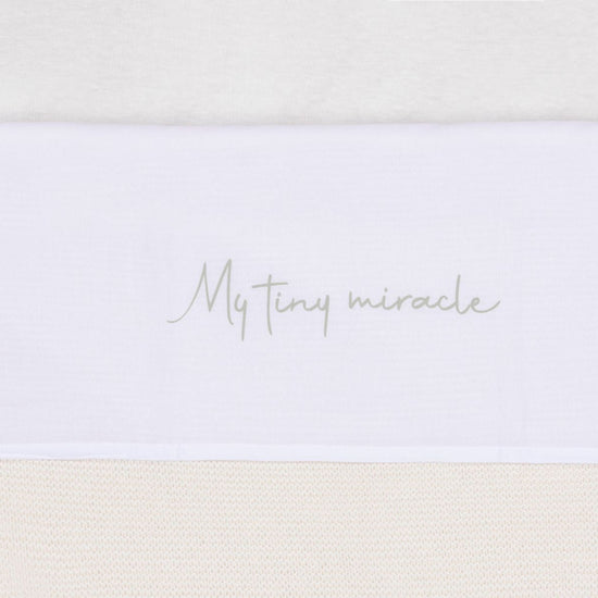 https://www.vanastenbabysuperstore.nl/media/catalog/product/0/6/0611901414_1_laken_ledikant_jollein_120x150_my_tiny_miracle_olive_green.jpg
