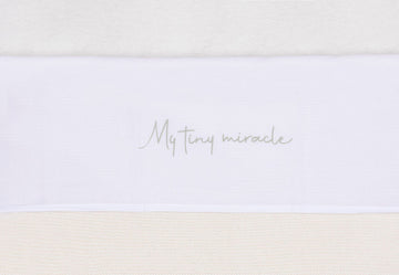 https://www.vanastenbabysuperstore.nl/media/catalog/product/0/6/0611901414_1_laken_ledikant_jollein_120x150_my_tiny_miracle_olive_green.jpg