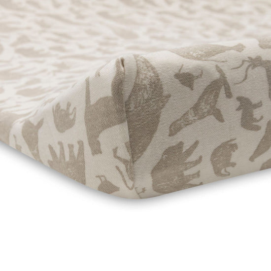 https://www.vanastenbabysuperstore.nl/media/catalog/product/0/6/0611901420_2_aankleedkussenhoes_jollein_jersey_animals_nougat.jpg