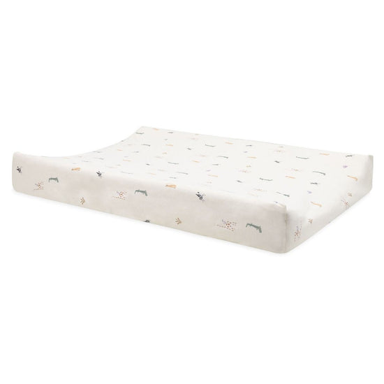 https://www.vanastenbabysuperstore.nl/media/catalog/product/0/6/0611901504_1_aankleedkussenhoes_jollein_jersey_jungle_jambo.jpg