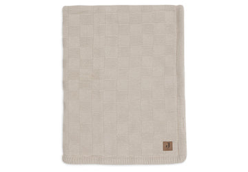 https://www.vanastenbabysuperstore.nl/media/catalog/product/0/6/0611901530_1_Deken_Ledikant_Jollein_100x150_Box_Knit_Warm_Sand_Velvet.jpeg
