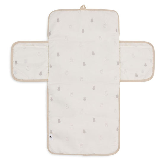 https://www.vanastenbabysuperstore.nl/media/catalog/product/0/6/0612110606_2_verschoningsmatje_jollein_nijntje_teddy_oatmeal.jpg
