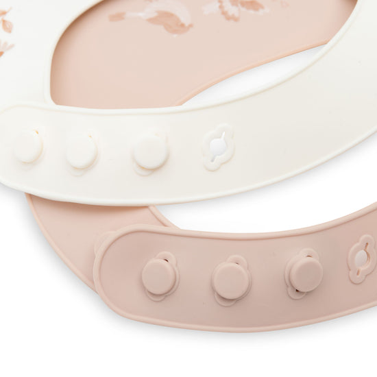 https://www.vanastenbabysuperstore.nl/media/catalog/product/0/6/0612870001_2_Slabber_Jollein_Siliconen_Lovely_Birds_2_pack.jpg