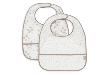 https://www.vanastenbabysuperstore.nl/media/catalog/product/0/6/0612870016_01_Jollein_Slabber_Waterproof_LeafyDreams.jpg