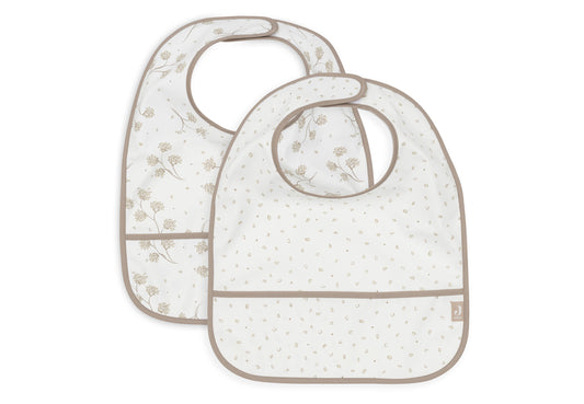 https://www.vanastenbabysuperstore.nl/media/catalog/product/0/6/0612870016_01_Jollein_Slabber_Waterproof_LeafyDreams.jpg