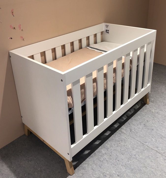 https://www.vanastenbabysuperstore.nl/media/catalog/product/0/6/0640010045_1_ledikant_60x120_hollywood_nature_miami_wood_white.jpg