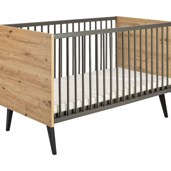https://www.vanastenbabysuperstore.nl/media/catalog/product/0/6/0640010082_2_ledikant_morris_oak.jpg