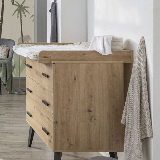https://www.vanastenbabysuperstore.nl/media/catalog/product/0/6/0640020079_1_commode_morris_oak.jpg