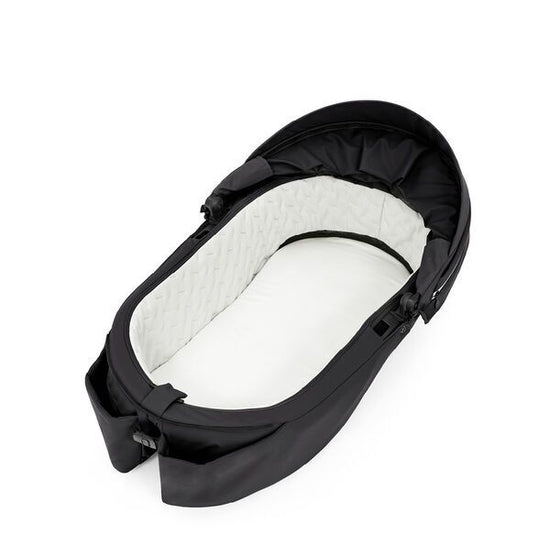 https://www.vanastenbabysuperstore.nl/media/catalog/product/0/8/0831100209_2_reiswieg_stokker_xploryr_x_rich_black.jpg