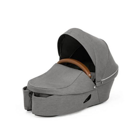 https://www.vanastenbabysuperstore.nl/media/catalog/product/0/8/0831100210_1_reiswieg_stokker_xploryr_x_modern_grey.jpg