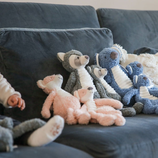 https://www.vanastenbabysuperstore.nl/media/catalog/product/0/9/0992401611_2_knuffeldoekje_happy_horse_happy_skunk.jpg