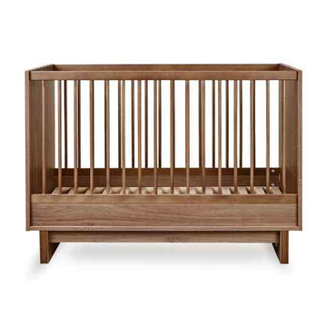 https://www.vanastenbabysuperstore.nl/media/catalog/product/1/0/1000010095_1_quax_kyo_ledikant_70x120_walnut_2.jpg