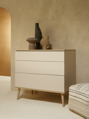 https://www.vanastenbabysuperstore.nl/media/catalog/product/1/0/1000020031_1_commode_quax_flow_clay_oak.jpg